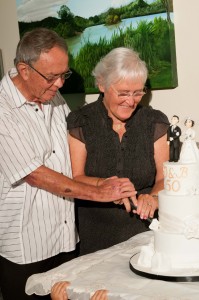 cake cutting 50th_Wedding_anniversary_Auckland_anais_photography_french