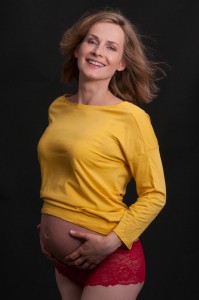 Glowing pregnant mother in yellow top pregnancy photography by Anais Chaine Auckland Photographer
