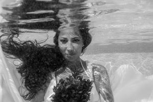 portrait of the bride under the water