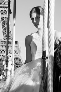 Trocadero, paris, engagement photoshoot wedding dress by Celine Hetroit creation, french stylist. Photographer Anais Chaine photography.