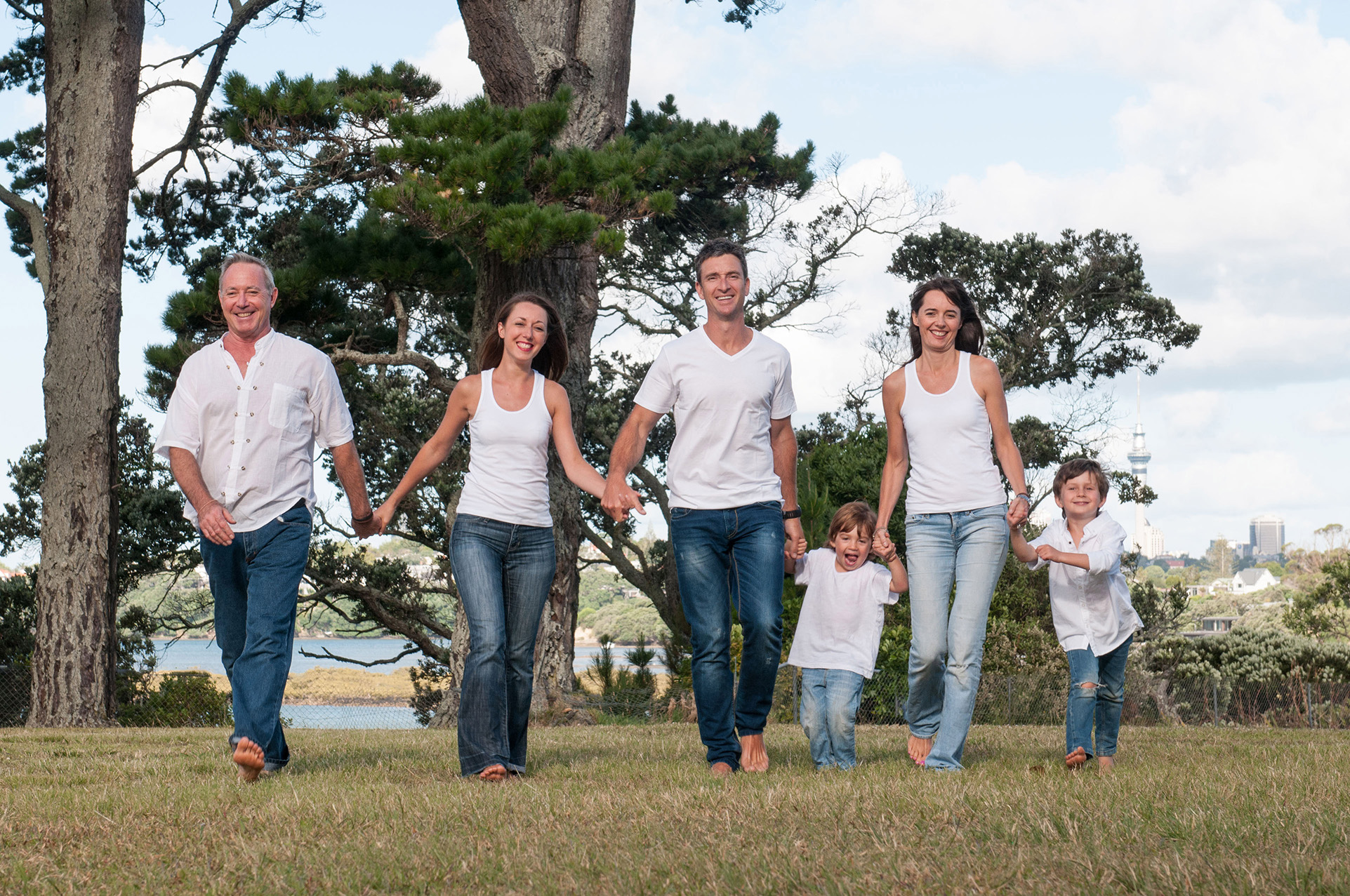 Family in the park in Point Chevalier, Auckland, New Zealand. Professional portrait by Anais Chaine Photography.