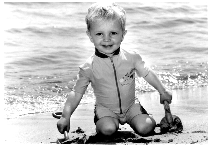 Send castle boy professional portrait by the beach in Hyeres