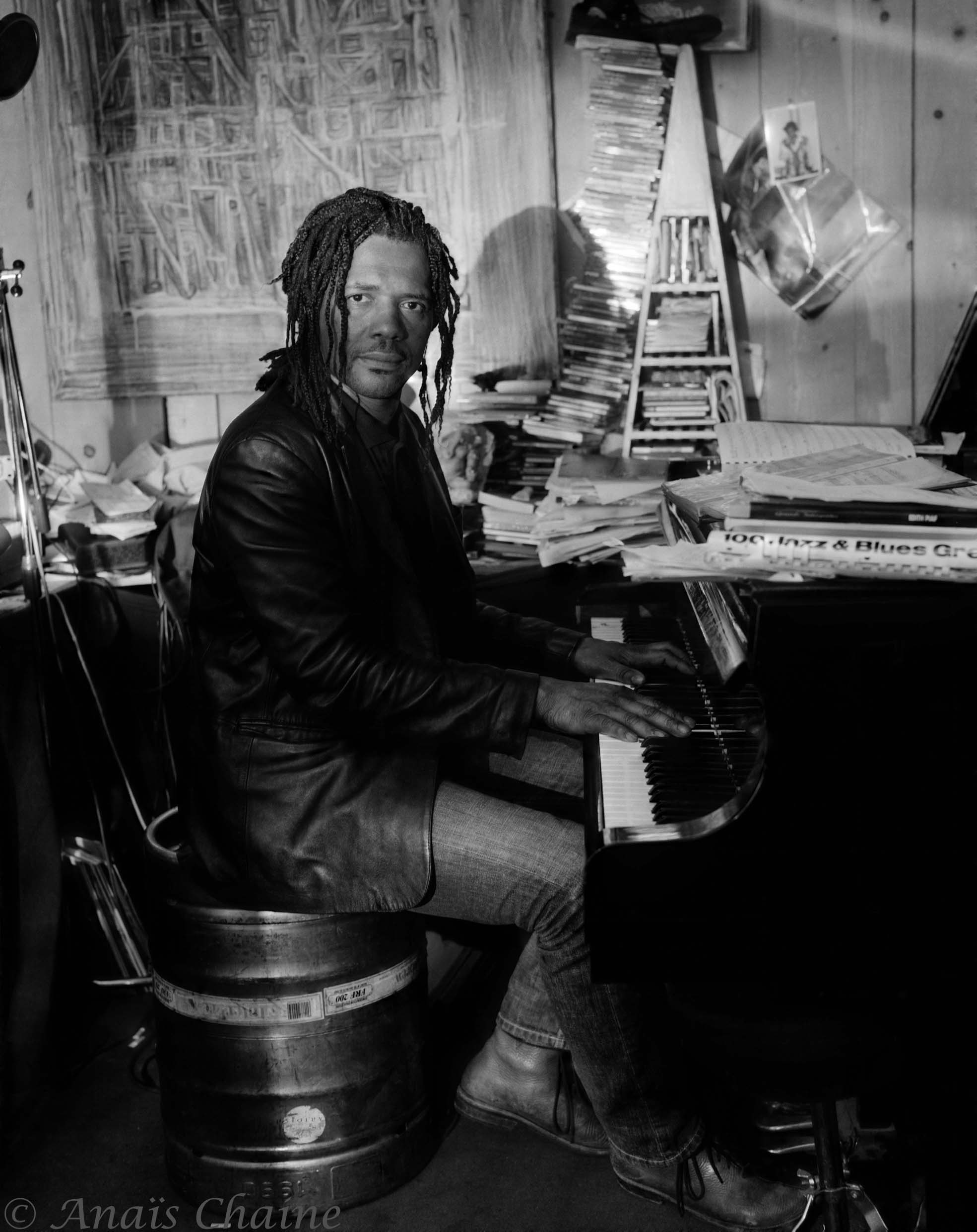 Montage with piano and portrait of Tchangodei jazzman Lyon la croix rousse au Bec de Jazz pub France
