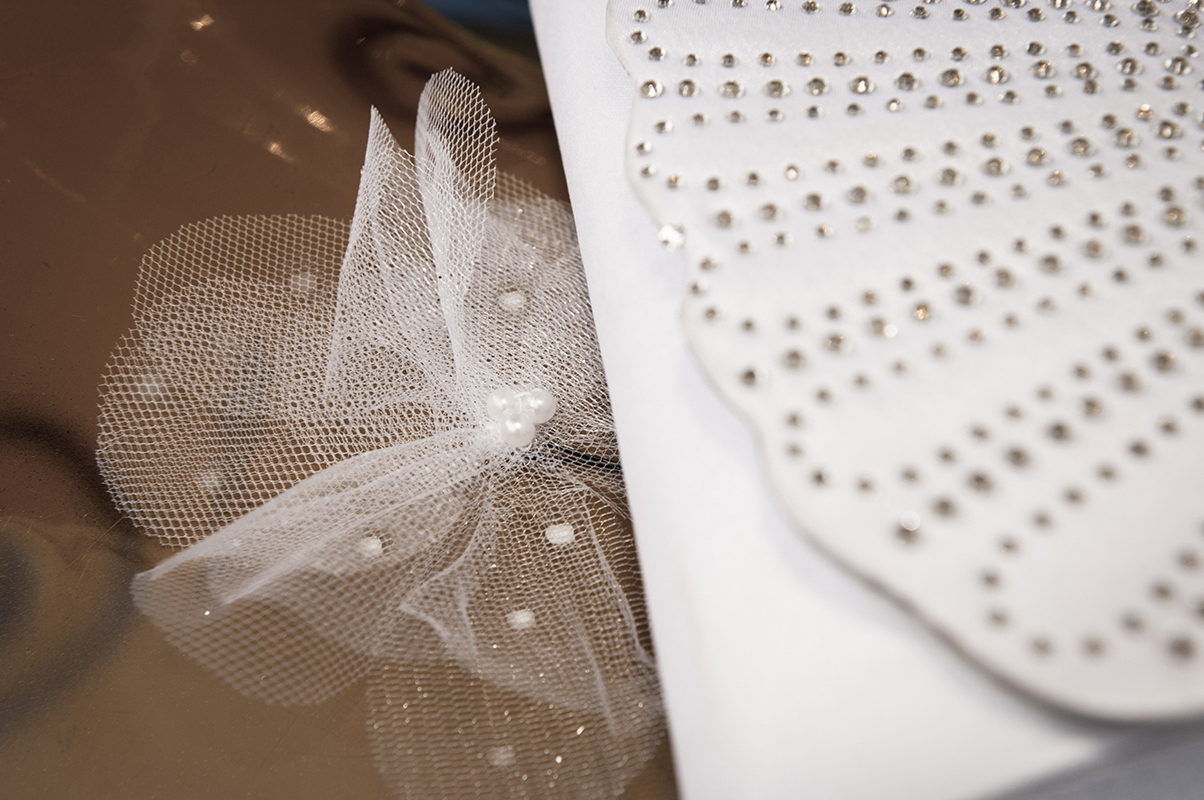 Trocadero, paris, engagement photoshoot wedding dress by Celine Hetroit creation, french stylist. Photographer Anais Chaine photography.