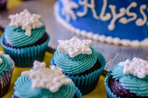 Blue frozen cup cake and birthday cake with Alyssa written as icing on the big cake